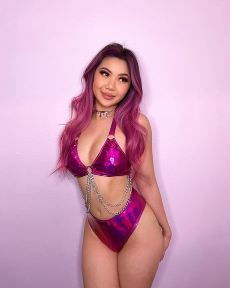 burdsnest art model image