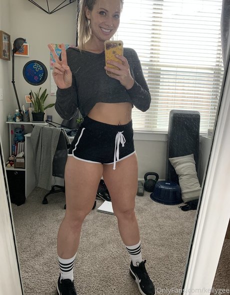 Kelly Gee perfect model pic