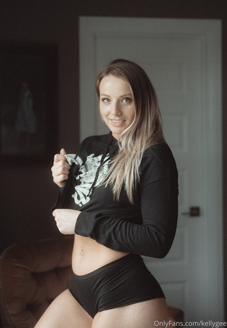 Kelly Gee xxx pornstar photos