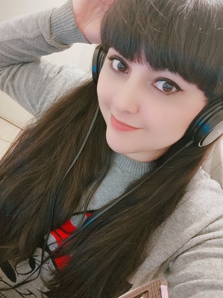 Eminitta nude actress pic