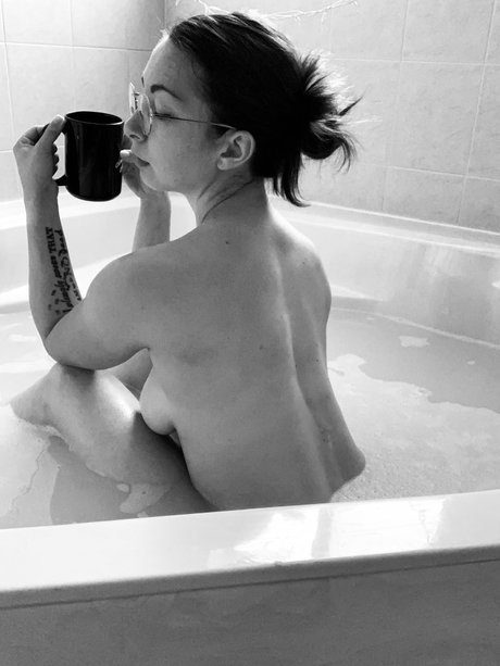 RhiCosplay beautiful pornstar pics