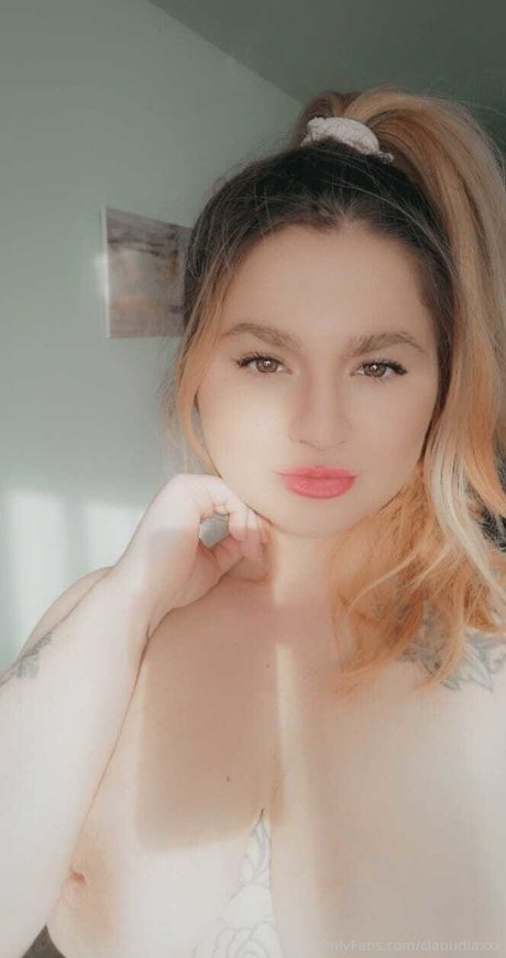 Claudia Lussier sexy model gallery