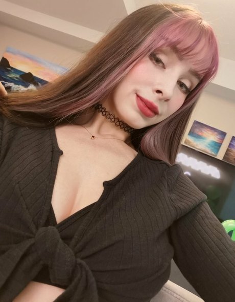 Mizzy Cyn hot model img