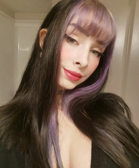 Mizzy Cyn pornographic actress gallery