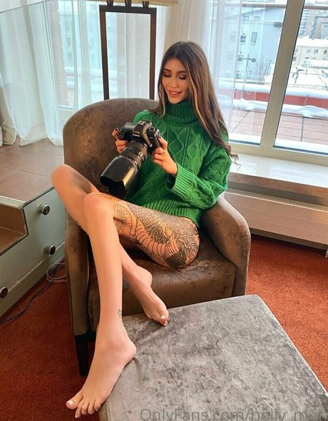 Holly Mur model adult pics