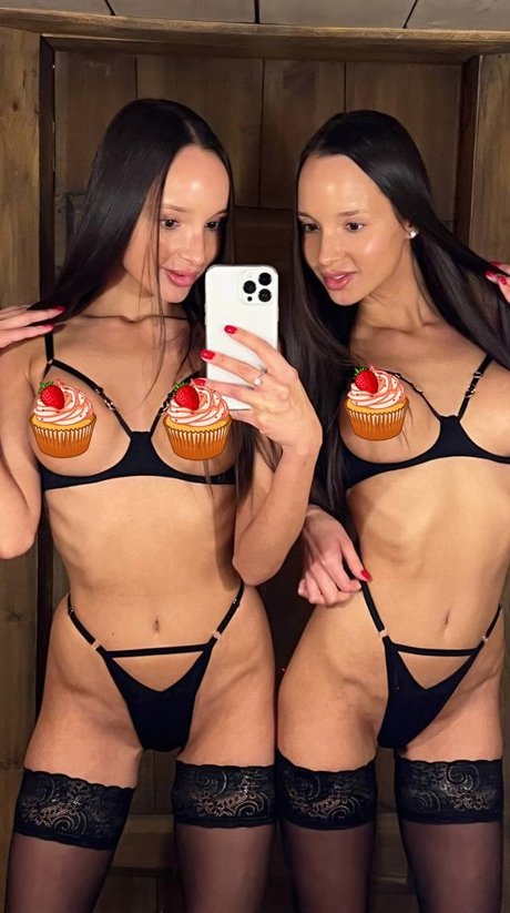 Adelalinka Twins_ model pornographic pics