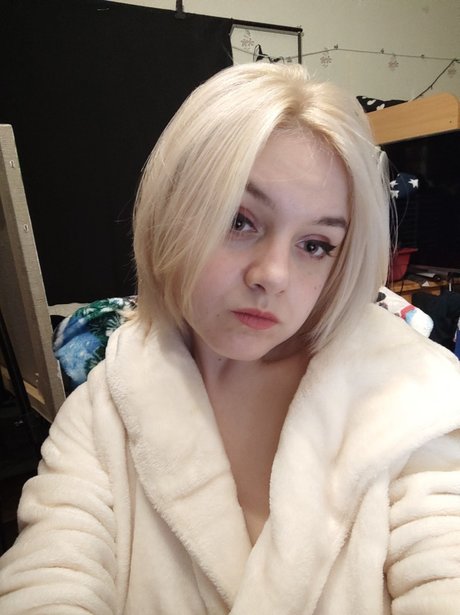 Velvet night pornstar erotic pic