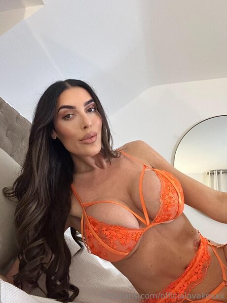 Officialavakoxxx nude pornstar photos