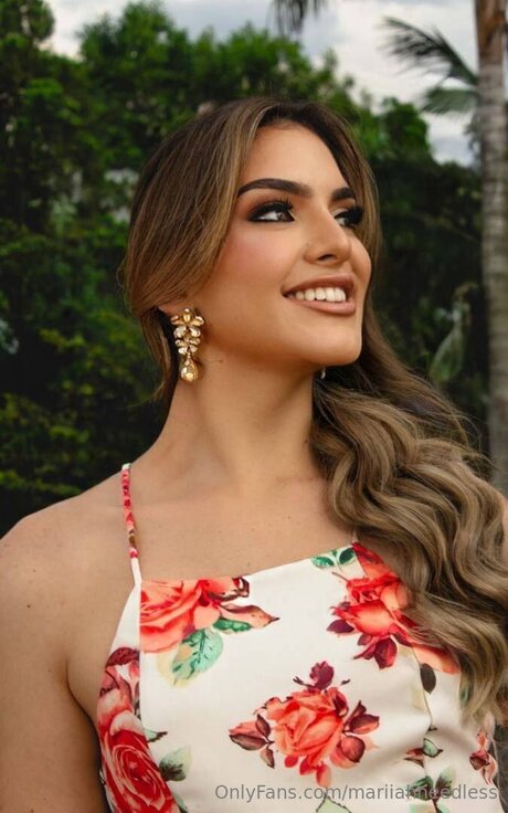 Mariiahneedless hd actress images