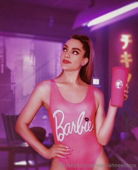 Mariiahneedless nude star photos