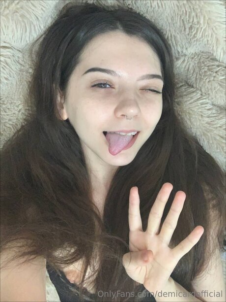 Demicardofficial model nude galleries