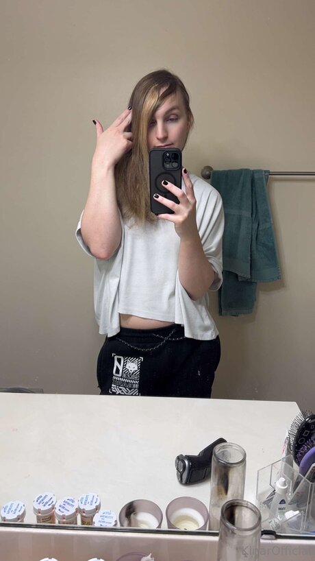 Kinarofficial sexy actress image