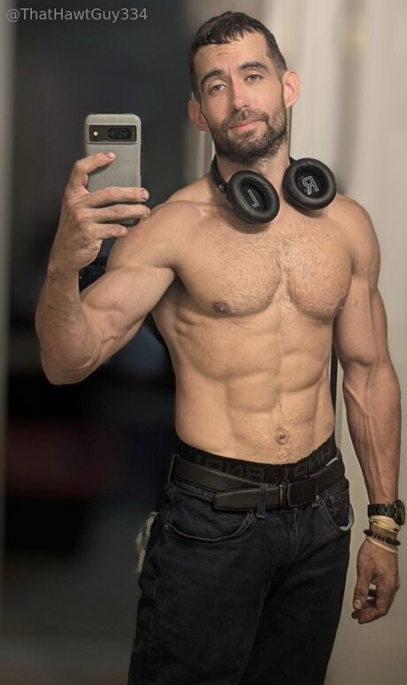 Thathawtguy334 porn star photo