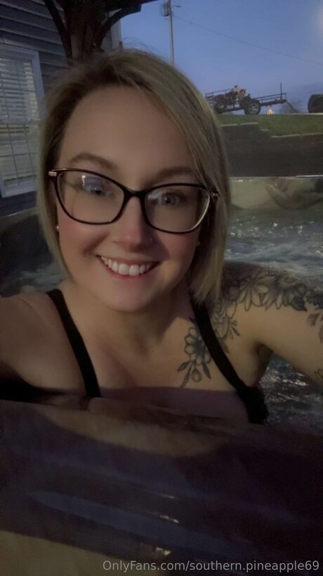 Southern Pineapple69 erotic actress photos