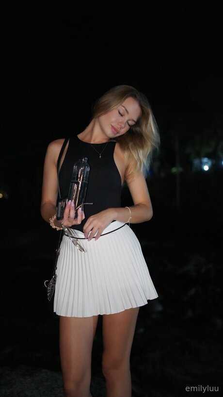 Emilylu naked pornstar picture