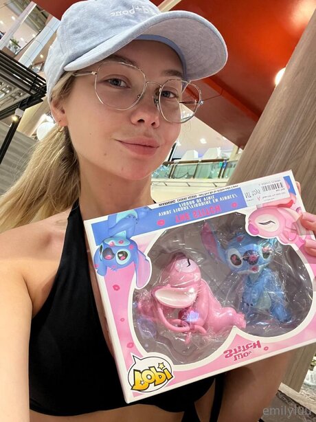 Emilylu model adult image