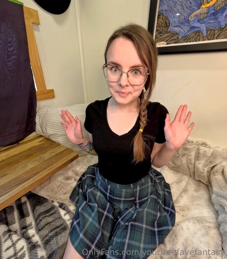 Yourfreefayefantasy top model pic