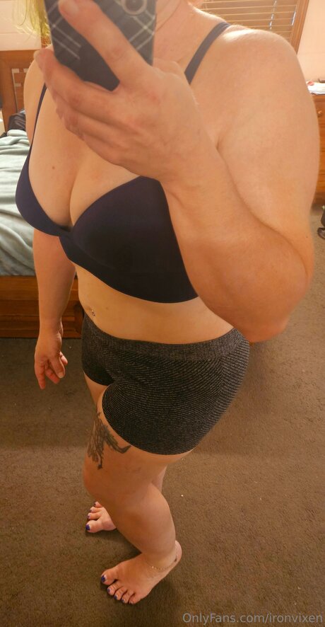 Ironvixen pornographic star picture