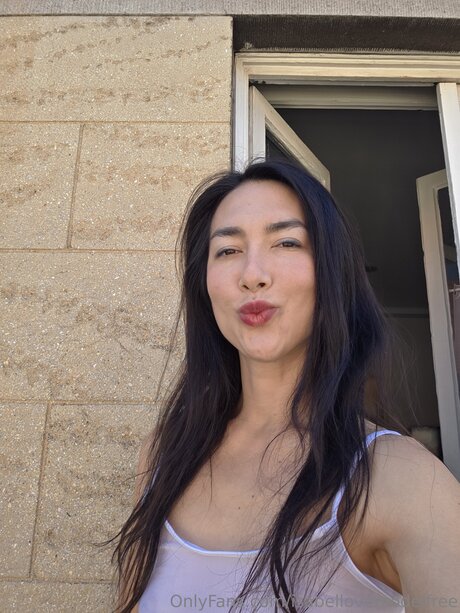 Isabellovemodelfree top star image