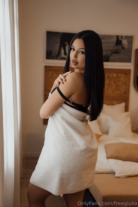 Freegiulia star naked archive