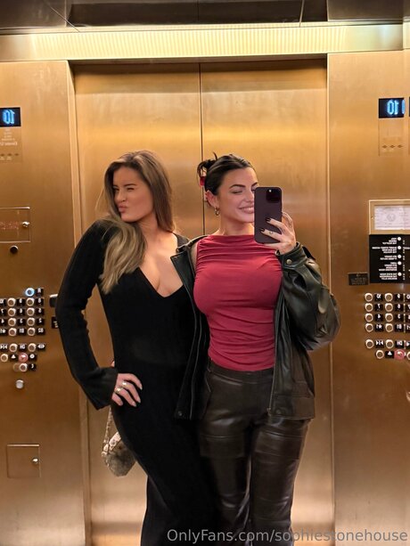 Sophiestonehouse model erotic photo