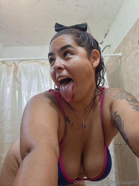 Leguianahii model free picture