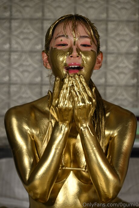 0gumi0 model hd picture