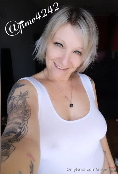 Angelloly porn star image