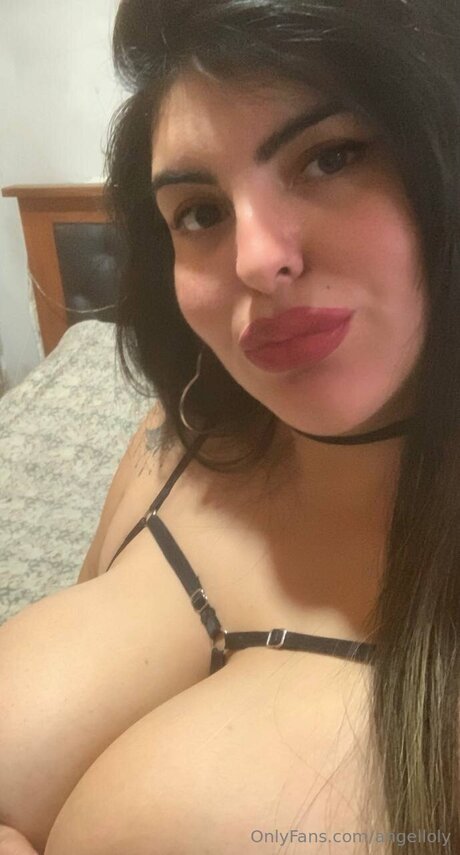 Angelloly pornstar perfect pics