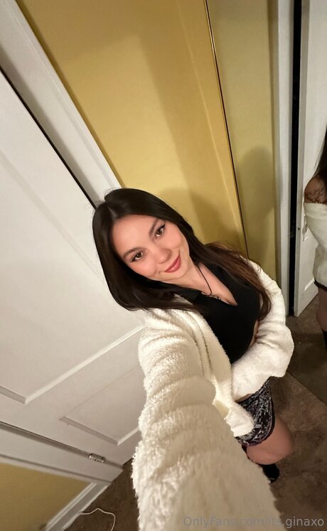 Its Ginaxo model porn pic