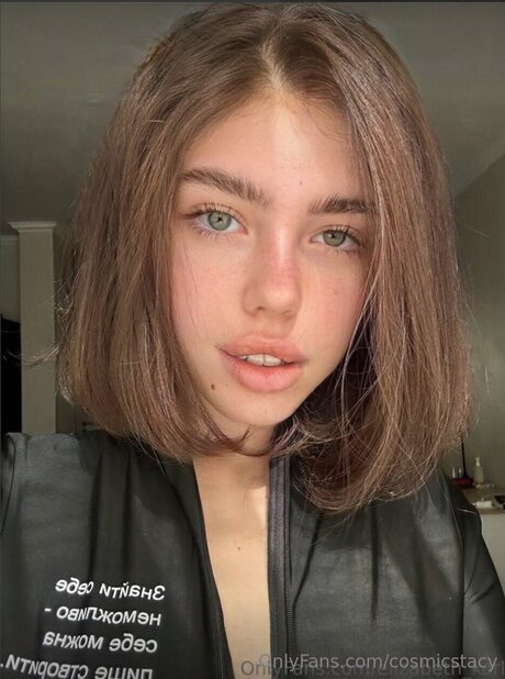 Cosmicstacy model free pic