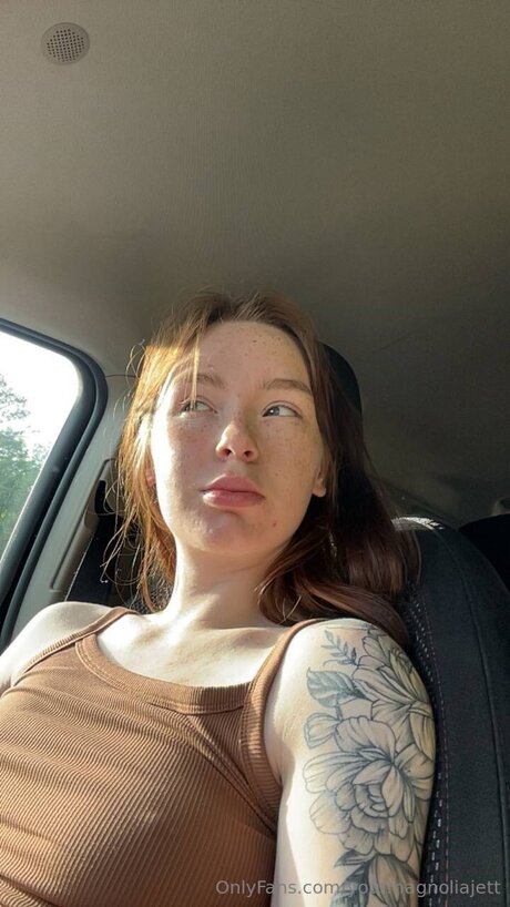 Yourmagnoliajett model adult photo