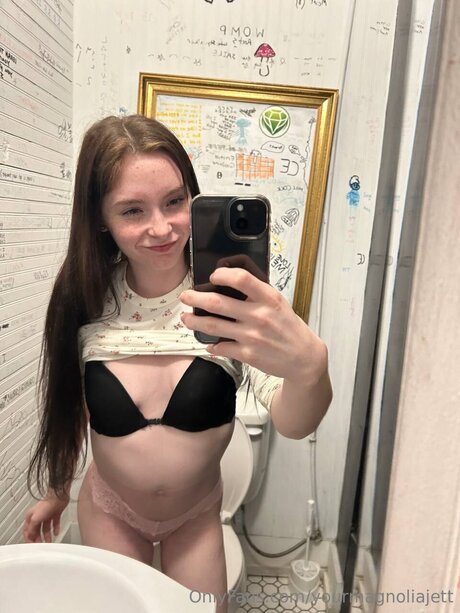 Yourmagnoliajett erotic model image