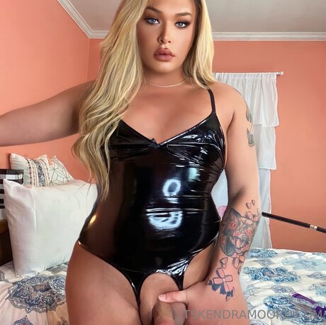 Onlykendramoore model naked gallery