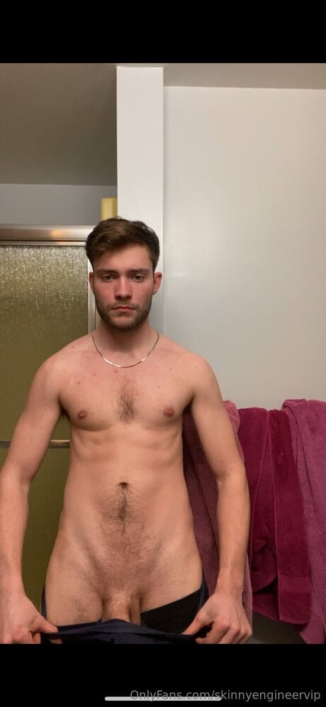 Skinnyengineervip naked model pic