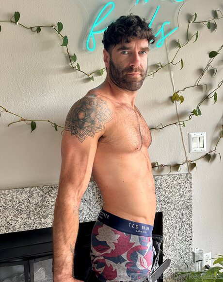 Kenfeels naked model photo