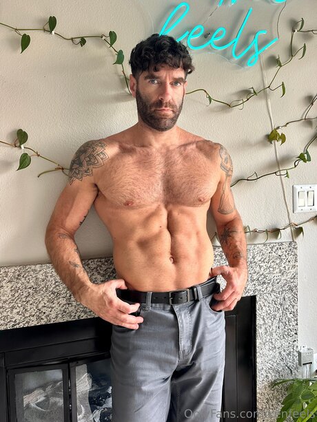 Kenfeels model naked img