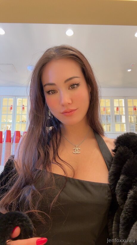 Jenfoxxuwu model sexy img