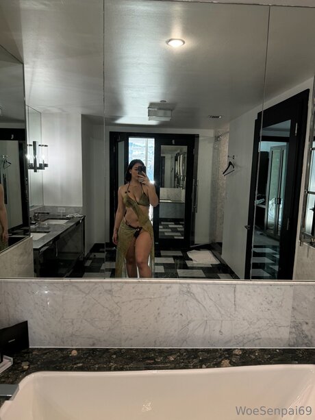 Woealexandra star sexy picture