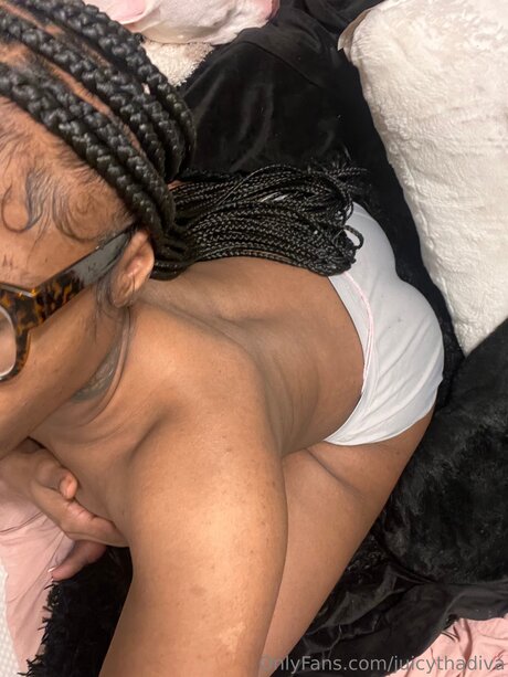 Juicythadiva pornstar photos