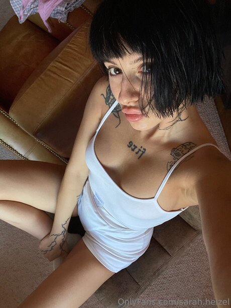 Sarah Heizel naked star picture