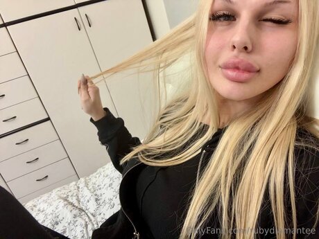 Rubydiamantee pornographic model pictures