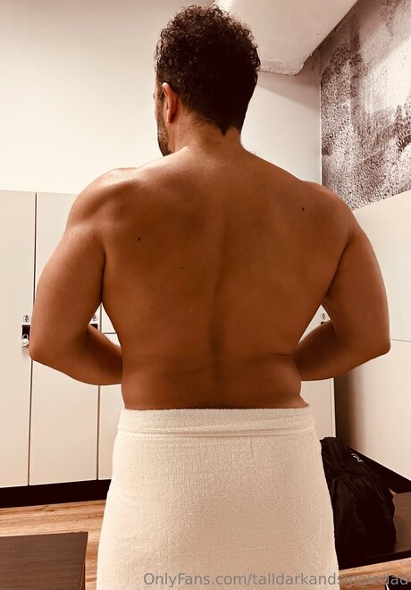 Talldarkandsingledad pornstar exclusive picture