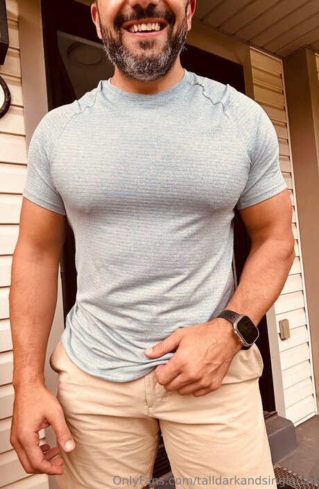 Talldarkandsingledad sexy actress img