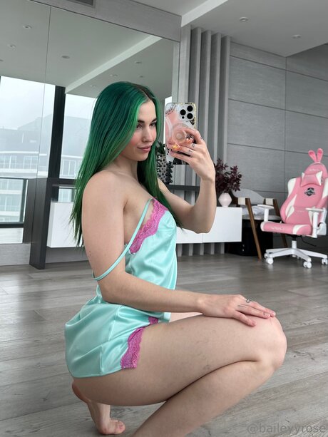 Baileyyrose hot actress pic