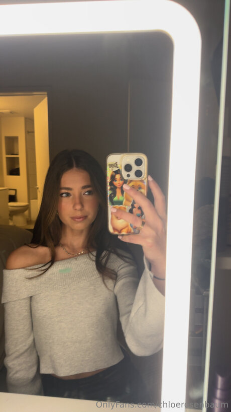 Chloerosenbaum pretty model photo