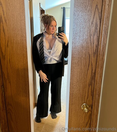 Zenizounds nudes actress archive