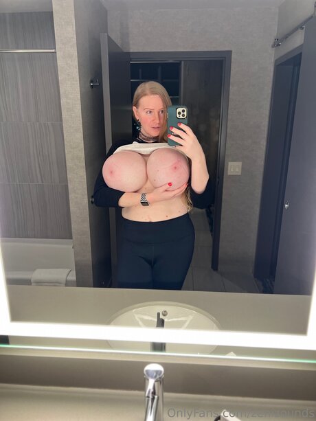 Zenizounds star erotic picture