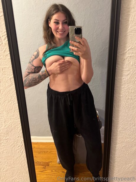 Brittsprettypeach model exclusive photo