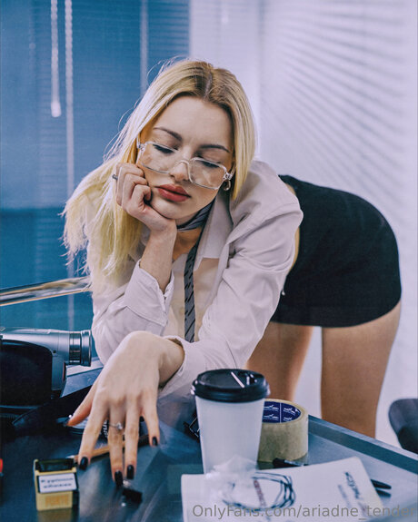 Ariadne Tender naked model photos